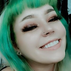 Meet your Posher, Claire